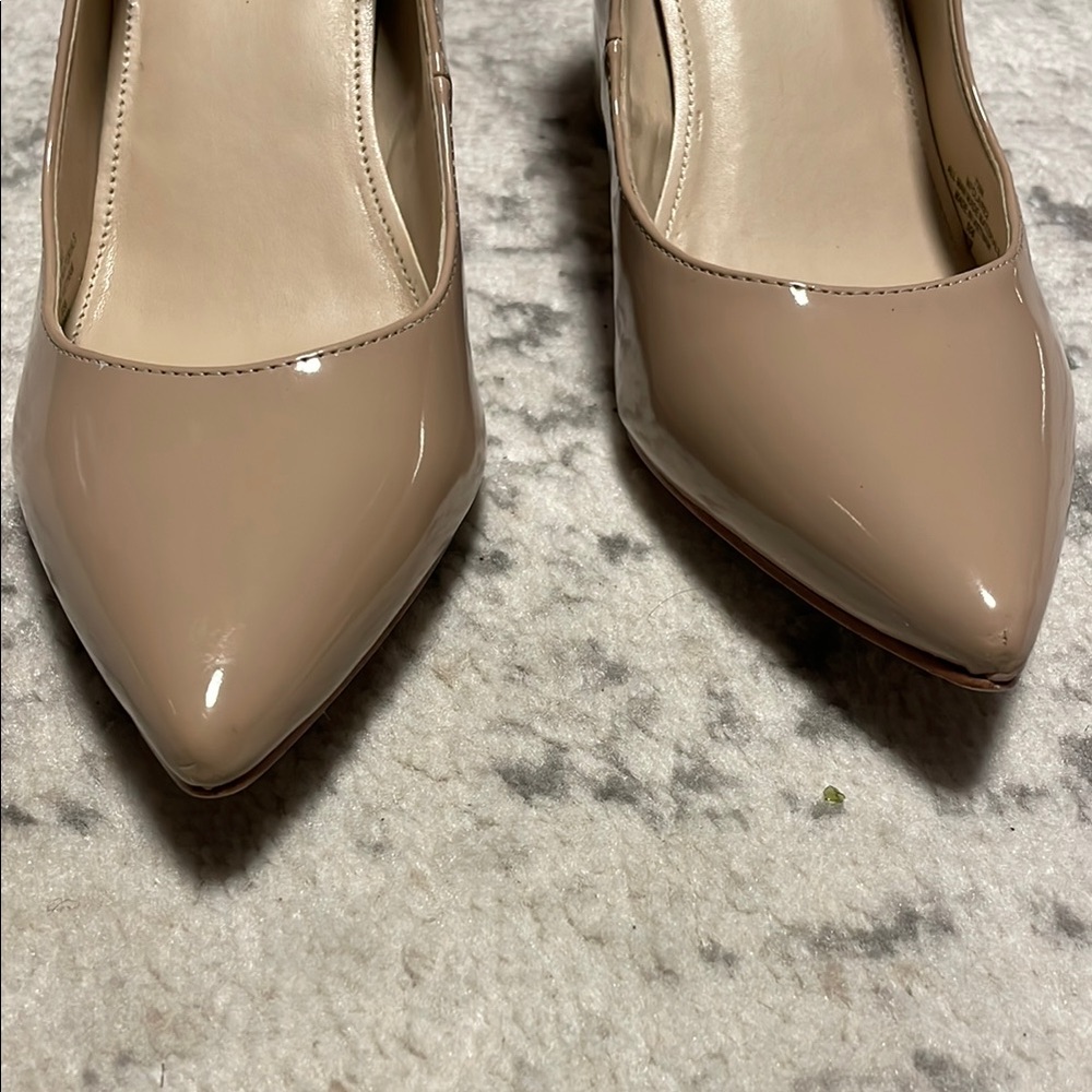 Marc Fisher Claire 2 Patent Beige Nude Women's Block Heel Pumps 7.5 - Picture 3 of 5